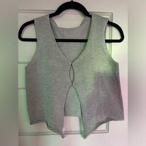 LIKE NEW AMAZON Gray Double Clasp Knit Vest